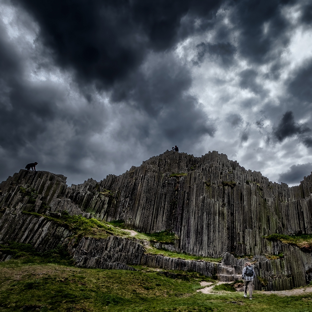 Mijn lief op weg naar Mordor. Of is het toch gewoon Pánska Skála in Tsjechië?